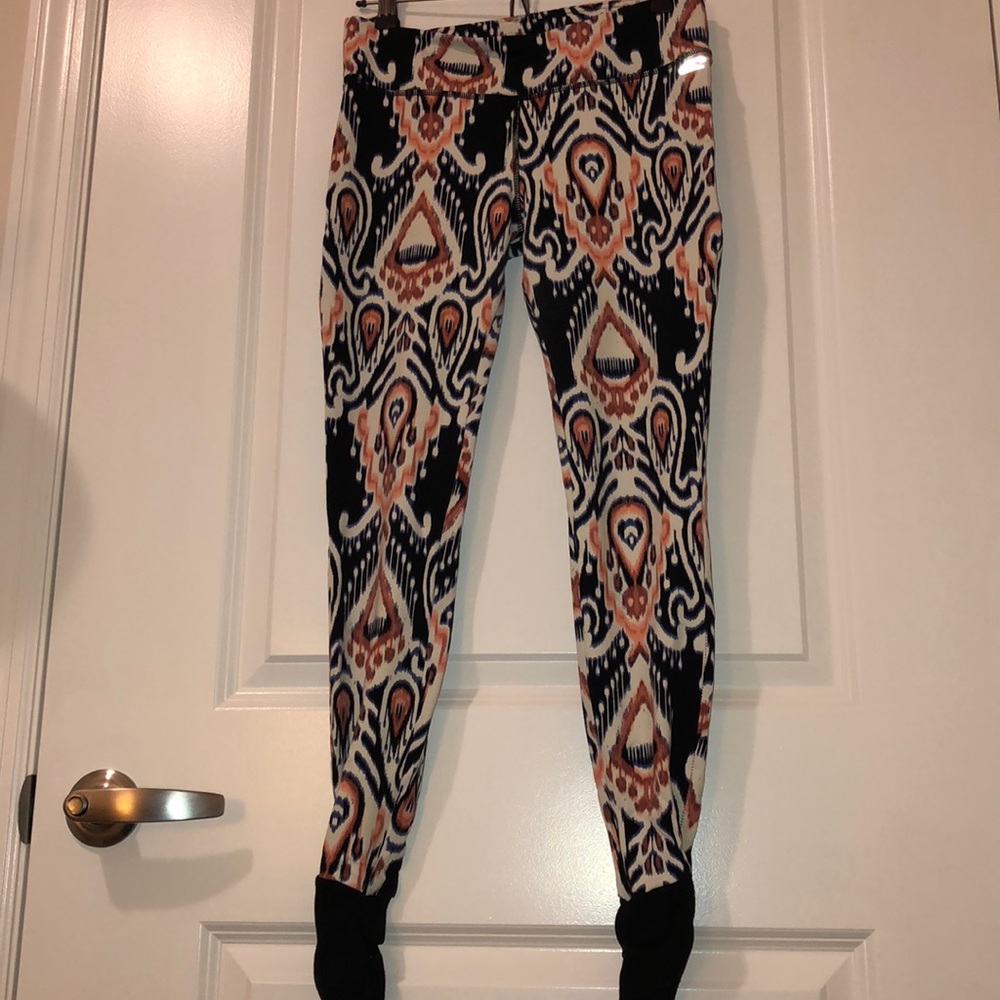 O’Neil 365 athletic leggings.